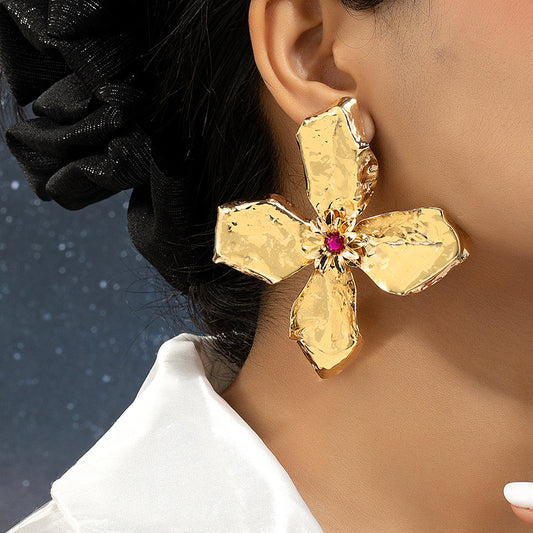 Golden flower ruby stud
