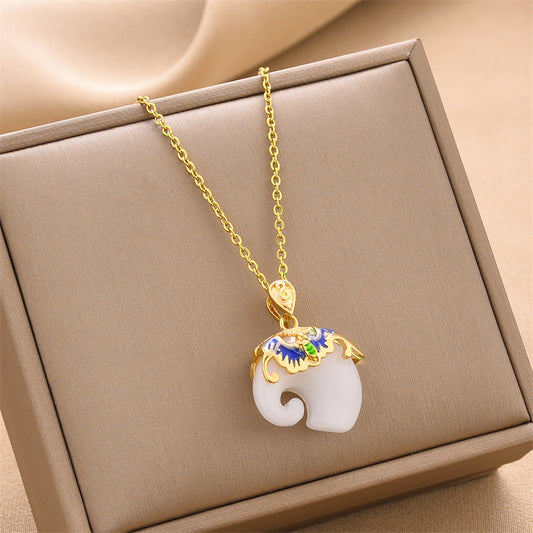 Pearl white elephant chain pendant