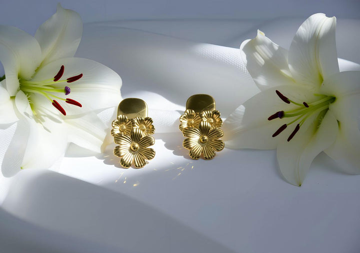 Glamour You Earrings with Embossed Flower